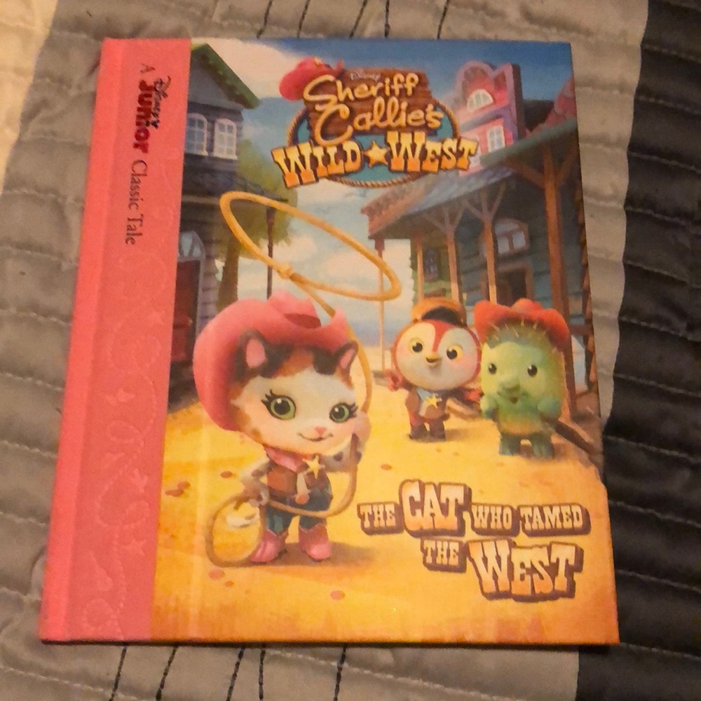 NWT Disney Sheriff Callie Book